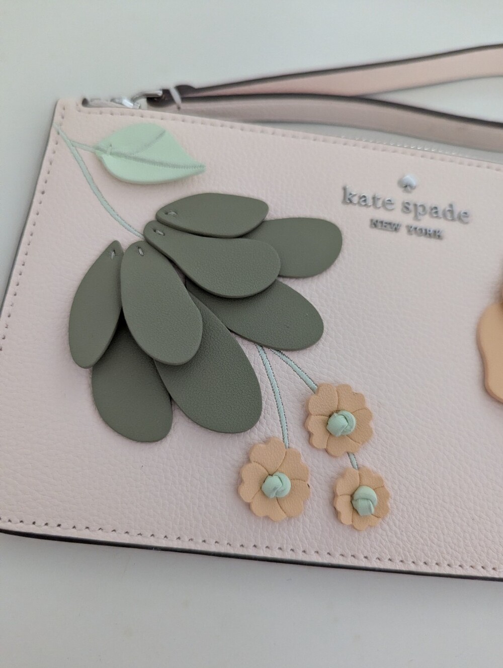 NWOT! Kate Spade New York Lucy Floral Wristlet Wallet In Fresh Peach Multi - Picture 4 of 15